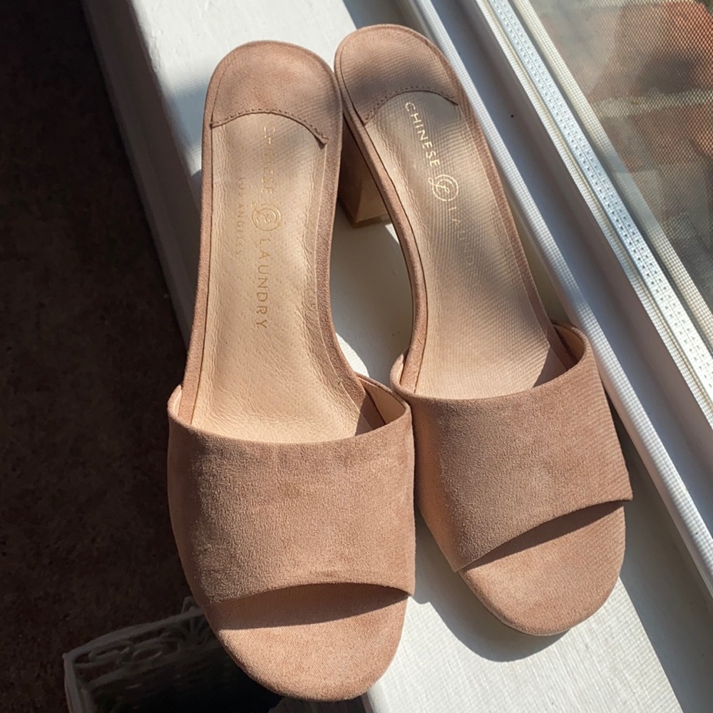 BRAND NEW NEVER BEEN WORD NUDE OPEN TOE MULES